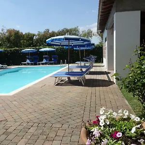  Alloggio per agriturismo Pinzale Italia